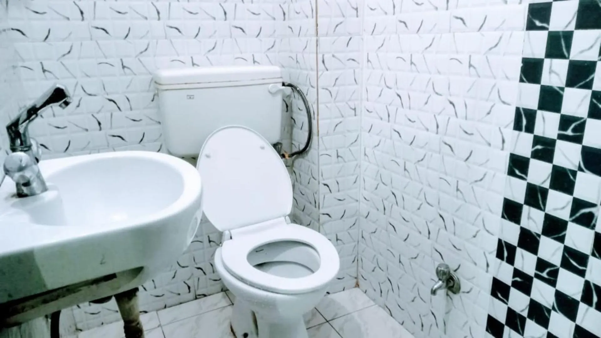 Goroomgo Shivay Guest House Varanasi - Jantar Mantar Mandir-900M