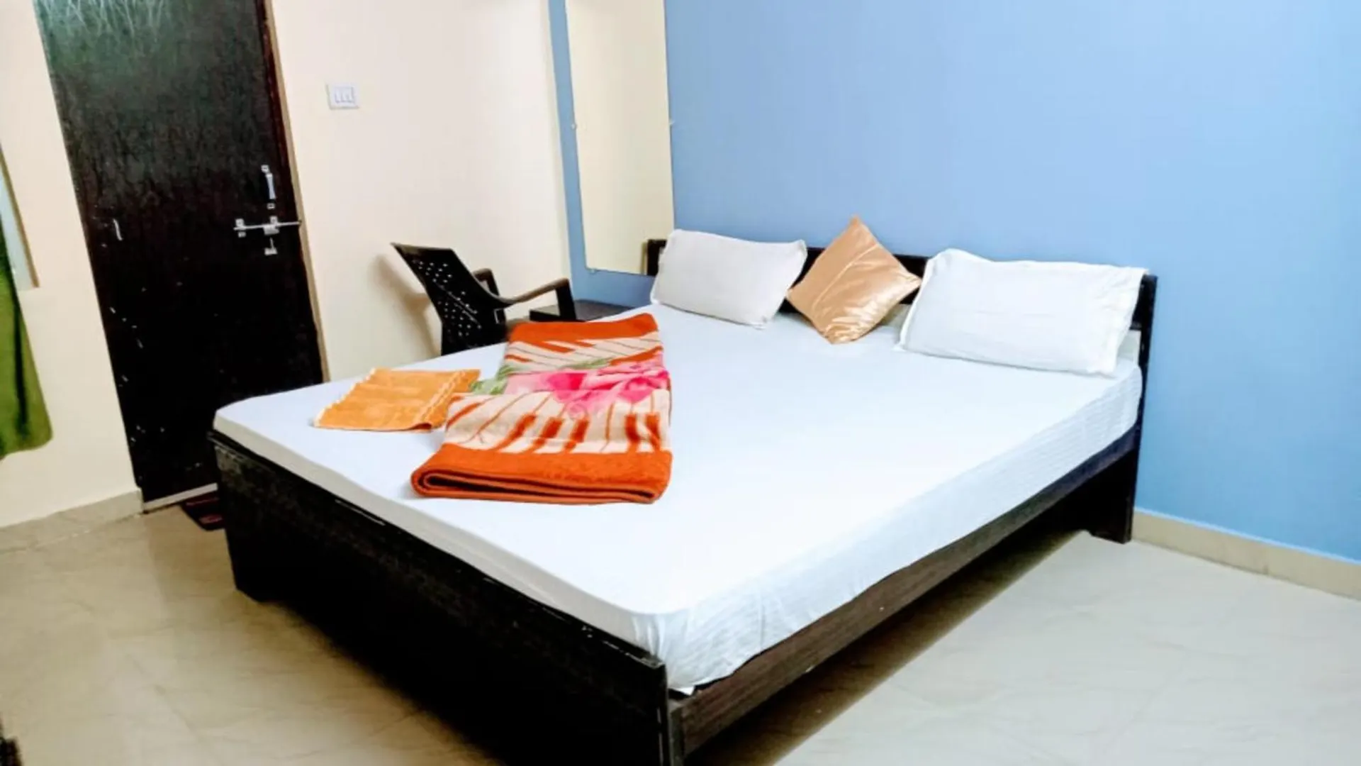Goroomgo Shivay Guest House Varanasi - Jantar Mantar Mandir-900M
