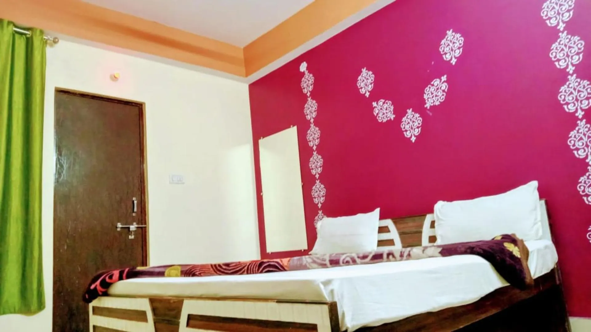 Goroomgo Shivay Guest House Varanasi - Jantar Mantar Mandir-900M 3*,